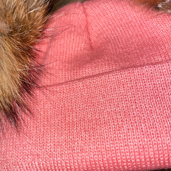 Baby 0-2 year winter beanie with two fur pompoms - Picture 7 of 8